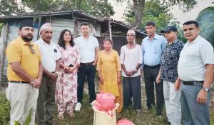 दसैँको खुसी बाँड्दै विपन्न परिवारलाई रास्वपाको खाद्यान्न सहयोग